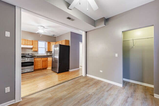 Building Photo - 2446 W 69th St