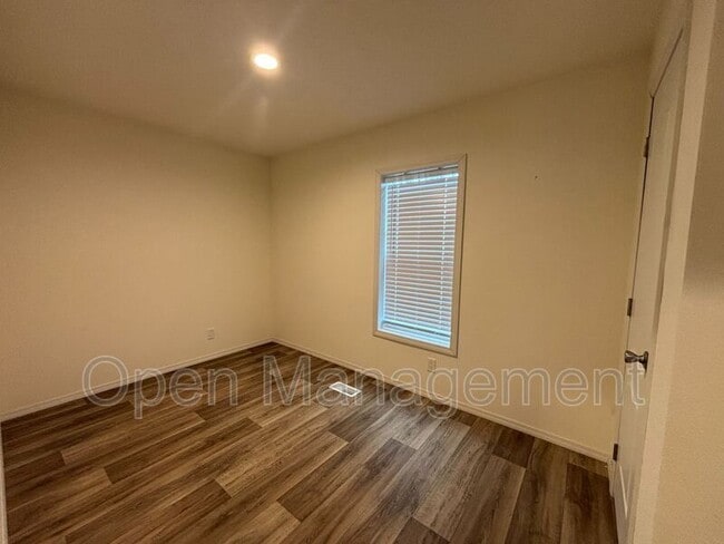 Building Photo - 700 S 12th St