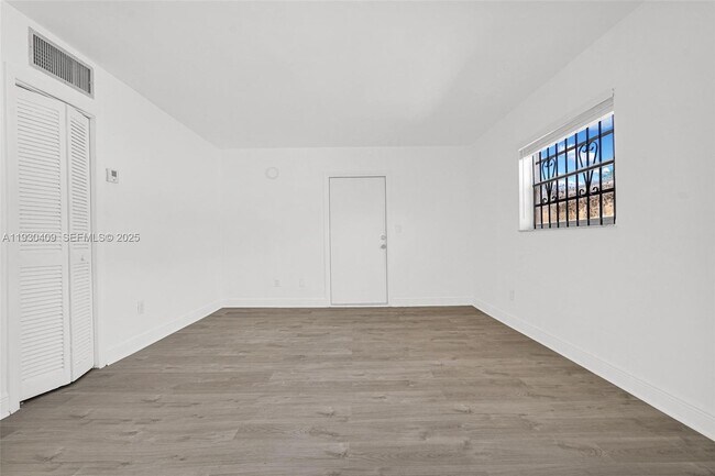 Building Photo - 8295 NE Miami Ct