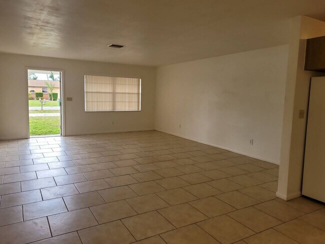 Building Photo - WR-30 Oaks Duplex- FOR SALE