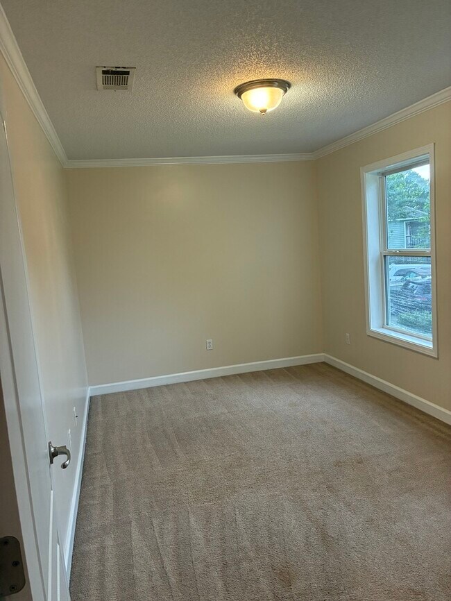 Building Photo - Beauitful 3/2 House