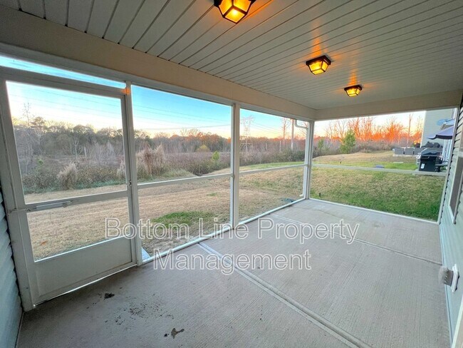 Building Photo - 636 Newfound Hollow Dr