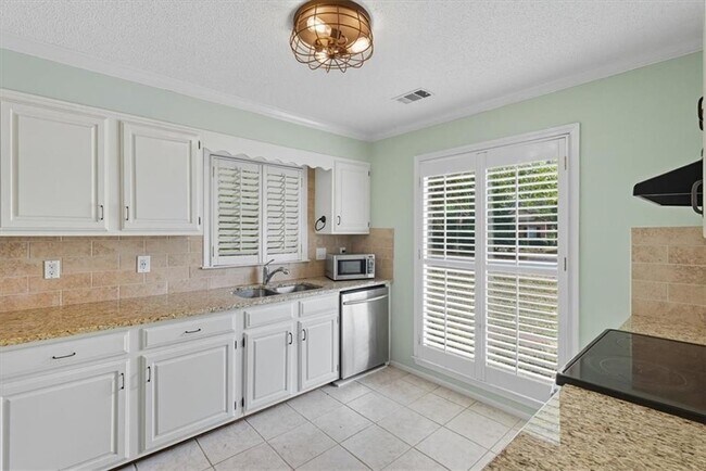 Building Photo - 1211 Whitlock Ridge Dr