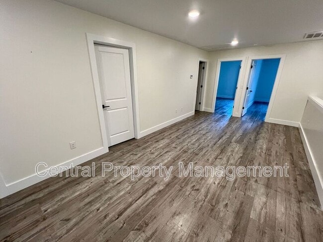 Building Photo - 32 Beverly Hills Dr