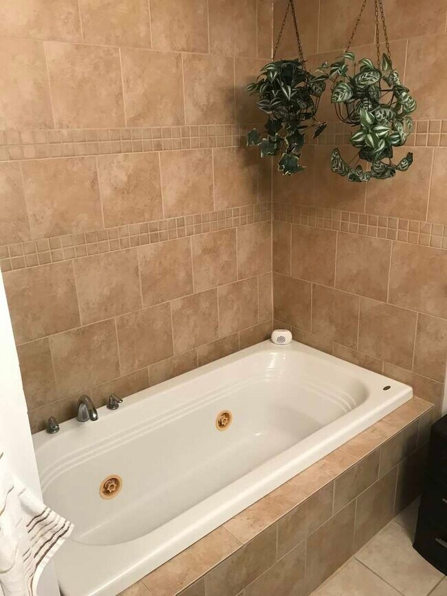 Building Photo - 5756 N Campbell Ave