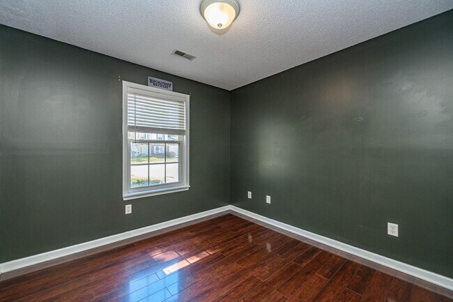 Building Photo - 709 Campusview Dr