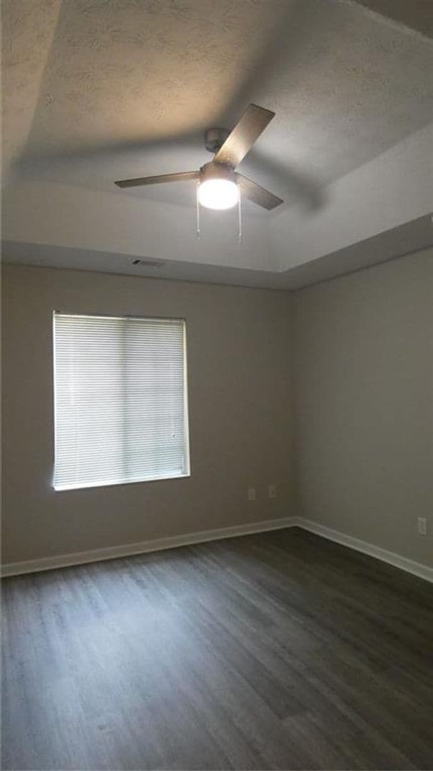Building Photo - 2 bed/2 bath end unit in Gainesville