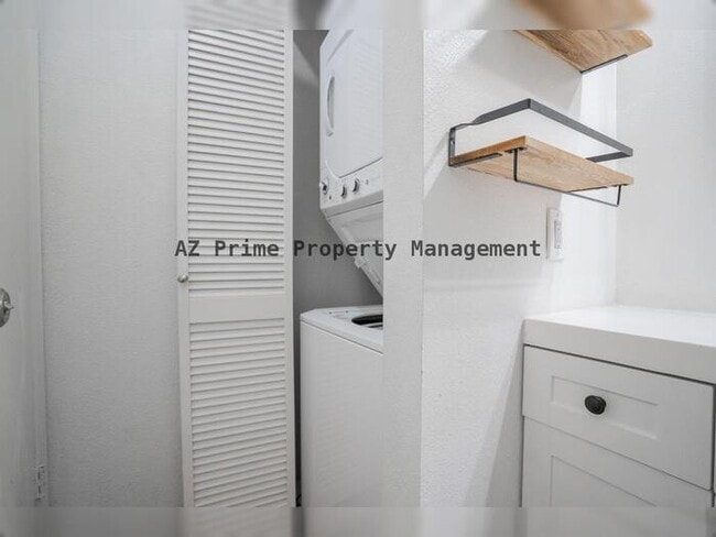 Building Photo - 5135 N 10th St