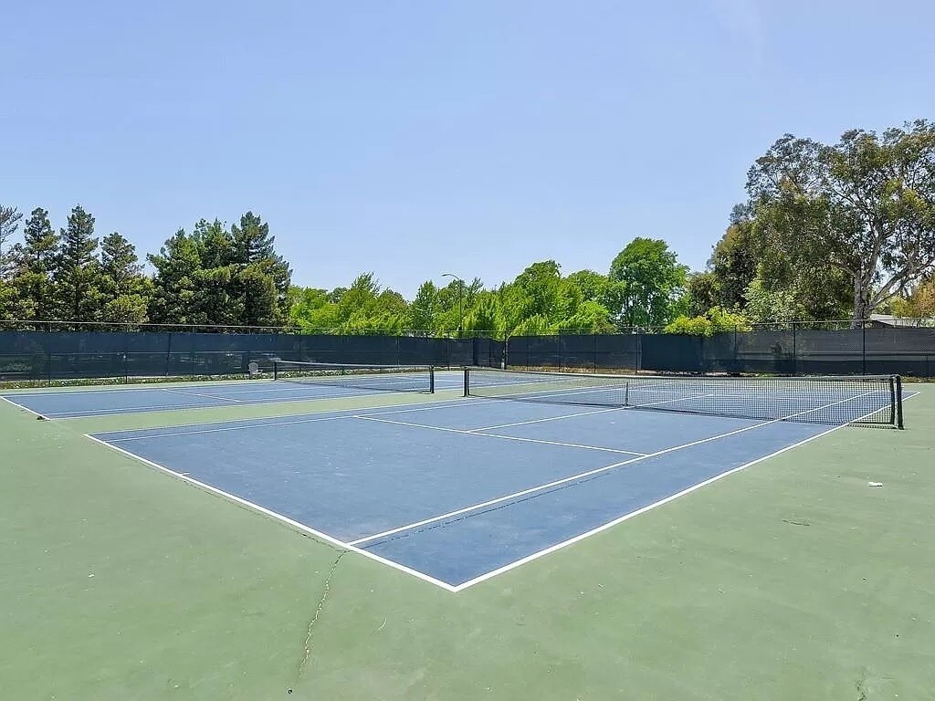 Community Tennis Courts - 905 W Middlefield Rd