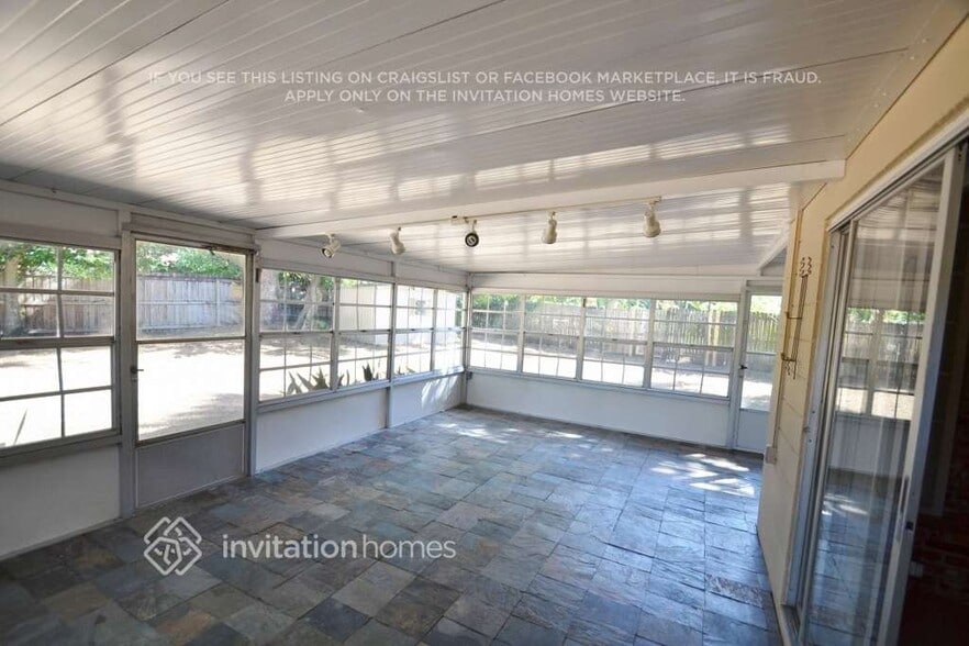 Building Photo - 706 Westwood Cir