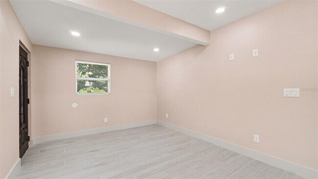 Building Photo - 1109 NW 14th Ave