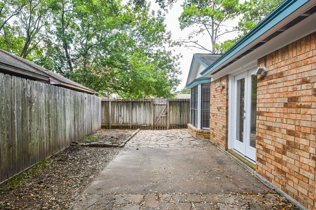 Building Photo - 15803 Lakedale Dr