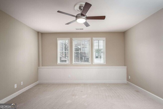Building Photo - 528 Twinrose Way