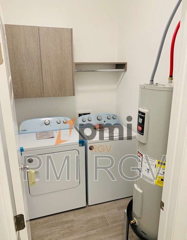 Building Photo - 805 W Garrison Dr