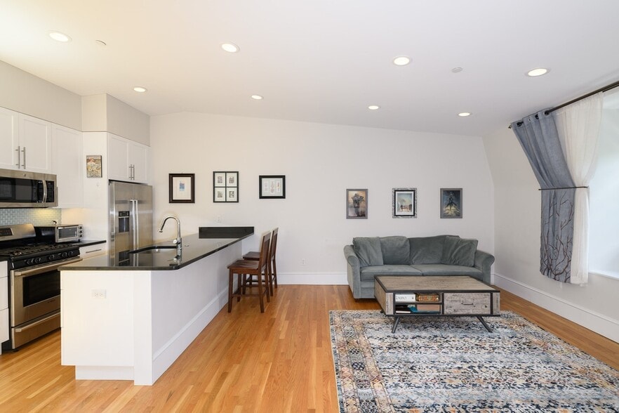 Building Photo - 87 Third St. Unit 1