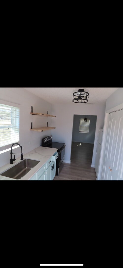 Building Photo - Beautiful home just minutes from the Brazos river Granbury