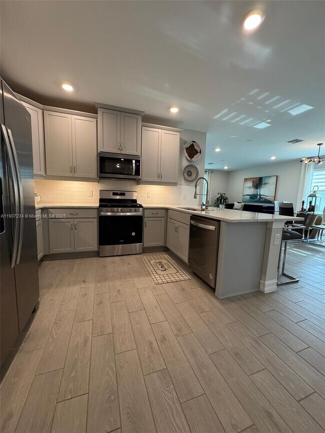 Building Photo - 44448 Palm Frond Dr