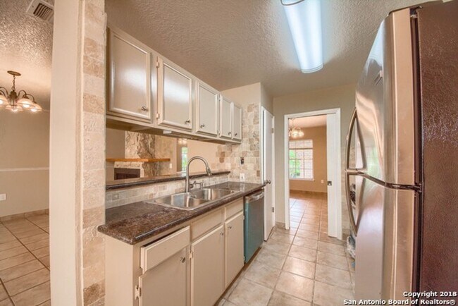 Building Photo - NE San Antonio 3 bedroom home in establish...