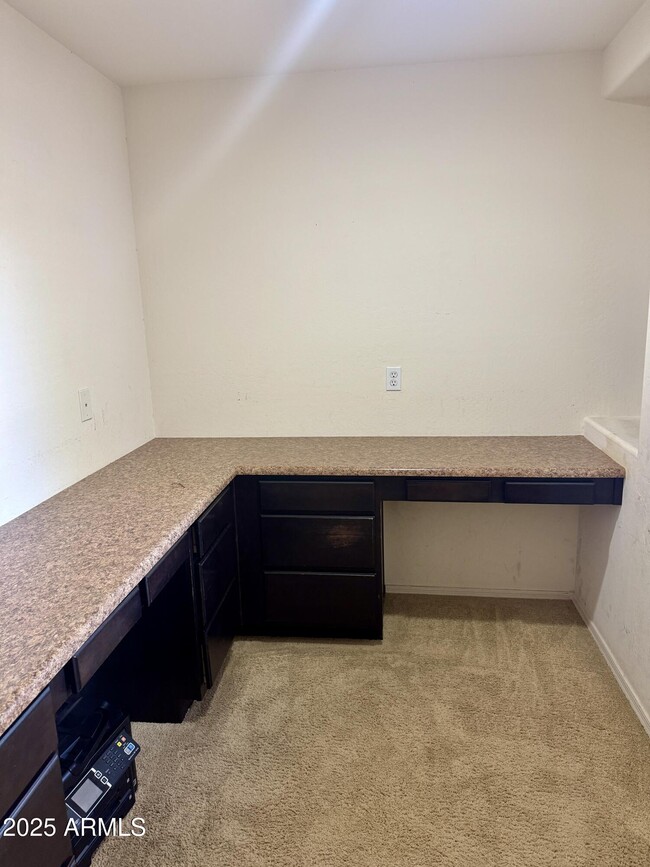 Building Photo - 3641 E Kingbird Pl