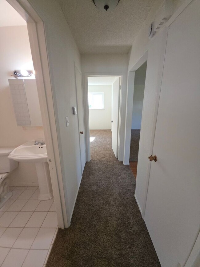 Building Photo - Beautiful 2BR/1BA Condo in Auburn - Move-I...