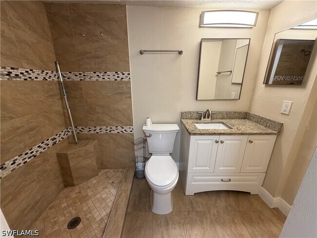 Building Photo - 5327 Summerlin Rd
