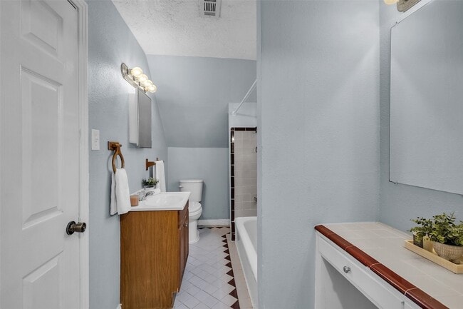 Building Photo - 2314 Eagle St