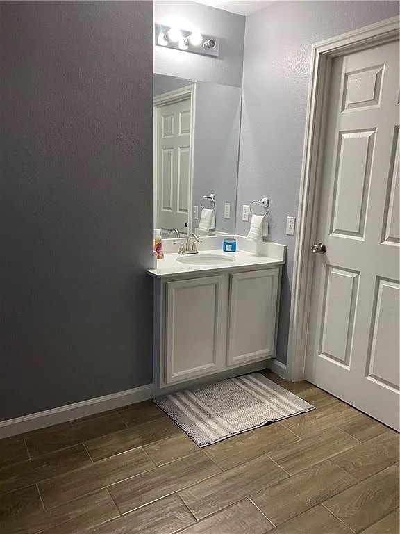 Building Photo - Room in House on Dittmar Oaks Dr