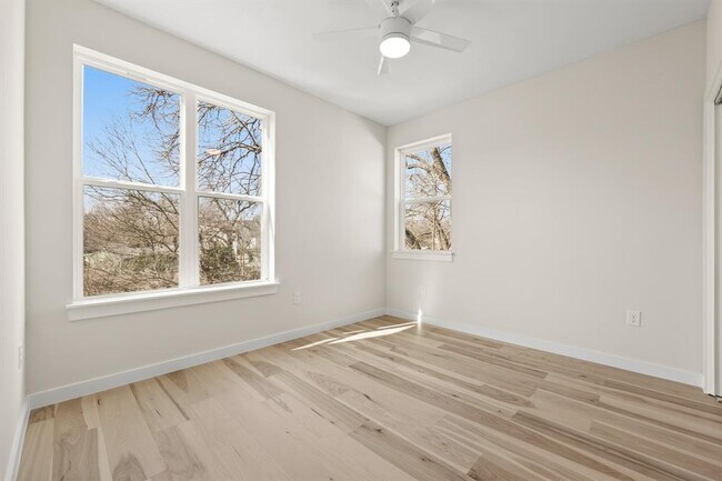 Building Photo - 4801 Sara Dr