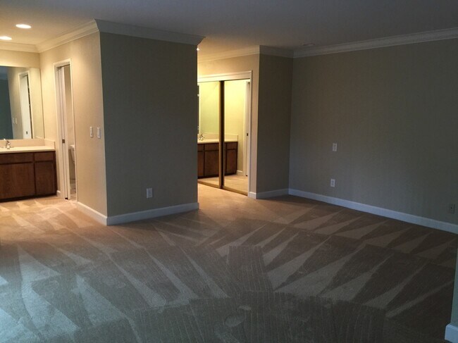 Building Photo - 3 B/R 2.5 BA-Beautiful Home in Nice Yuba City Neighborhood AVAILABLE NOW