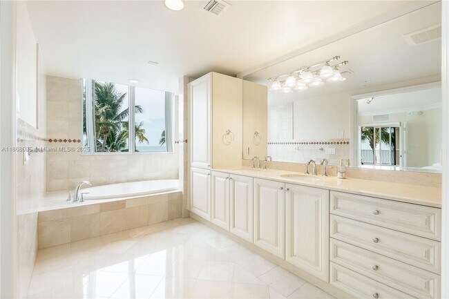 Building Photo - 1460 S Ocean Blvd