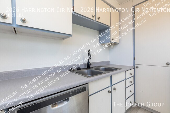 Building Photo - 2026 Harrington Cir NE