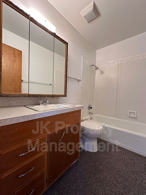 Building Photo - 23 11th St S