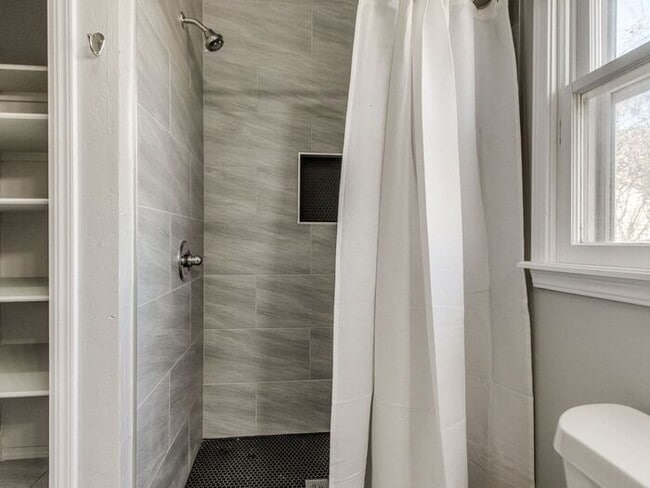 Building Photo - Renovated 3-bedroom, 2-bath home located in the heart of Edmond!