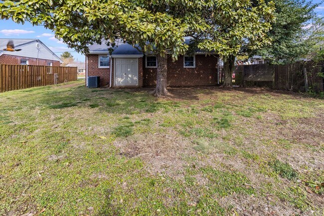 Building Photo - CITY OF FREDERICKSBURG 3 BEDROOM HOME FOR RENT