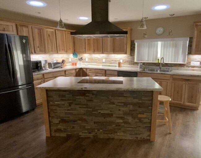 Building Photo - 5725 S Marshall Pl