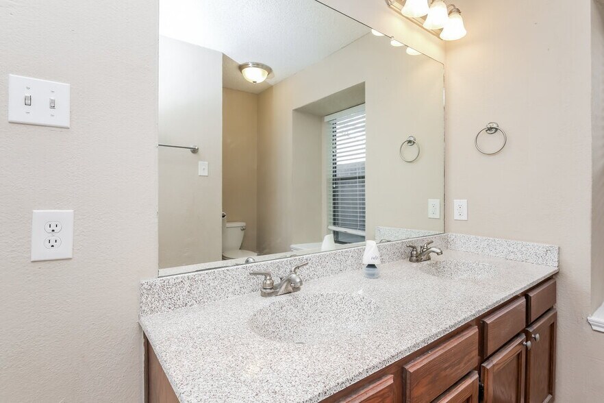 Building Photo - 406 Kalmia Dr