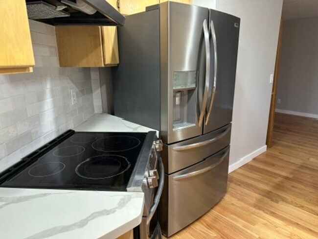 Building Photo - 9505 SW 47th Ave