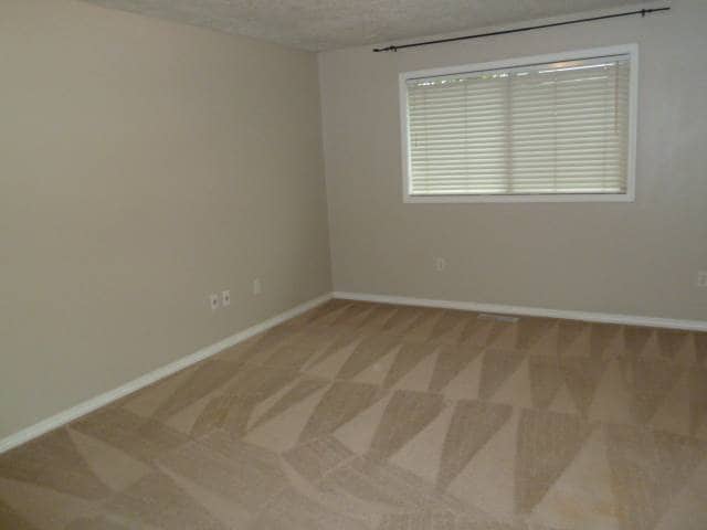 Building Photo - 4bd/2.5ba huge 2436sqft, 2-car garage, ful...