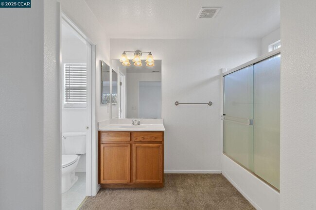 Building Photo - 3200 Puffin Cir