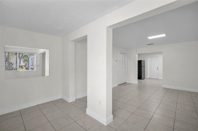 Building Photo - 1550 NE 131st Ln