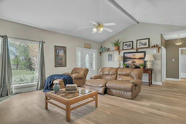 Building Photo - 4/2 on 2 acreas  Longview ISD