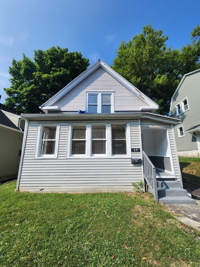 Building Photo - Three Bedroom Single Family Home!