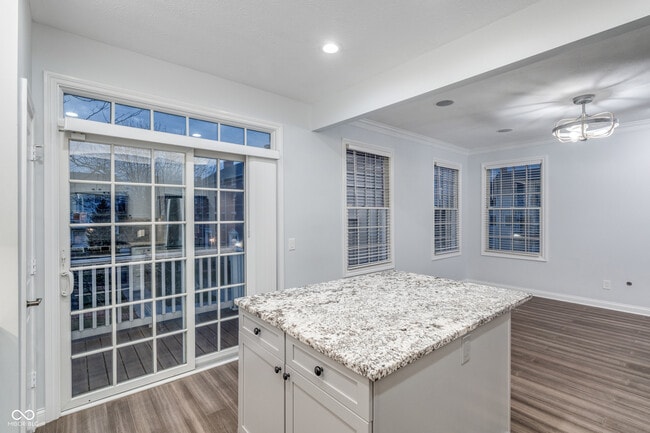 Building Photo - 2068 Broughton St