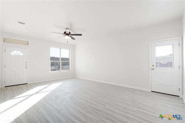 Building Photo - 508 W Avenue B