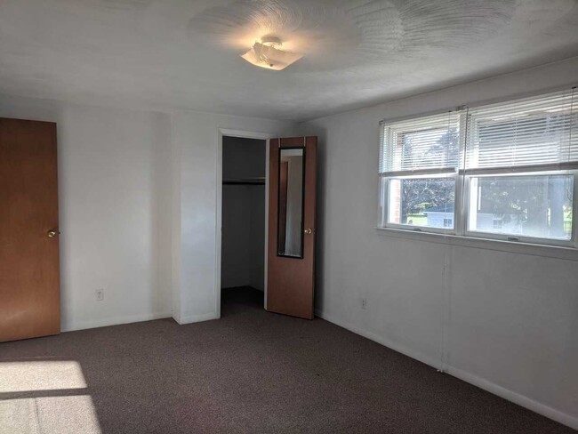 Building Photo - 128 Kassal St