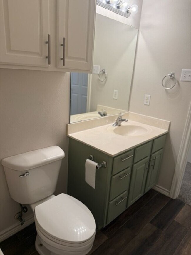 Building Photo - Living Just Blocks from Baylor University