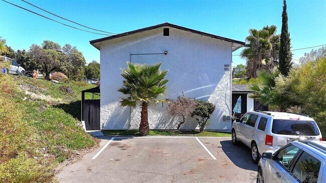 Building Photo - 1852 Bakersfield St