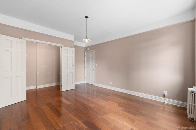 Building Photo - 779 Riverside Dr