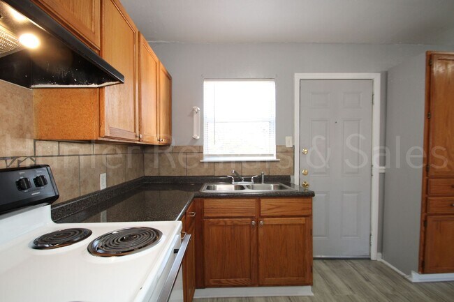 Building Photo - Well-Maintained Three-Bedroom In North Killeen!