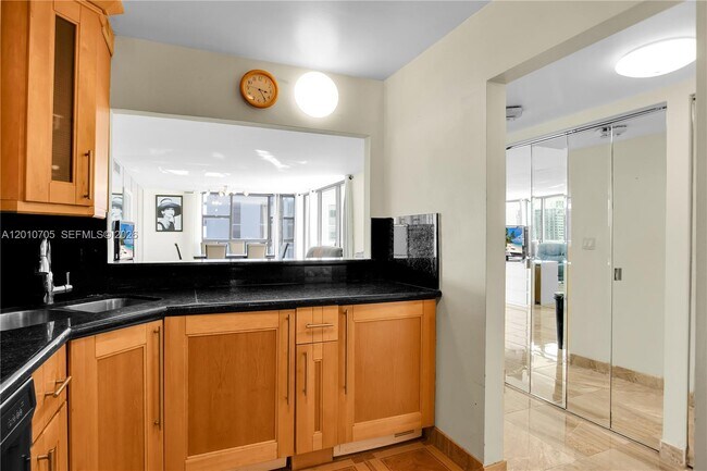 Building Photo - 3701 N Country Club Dr